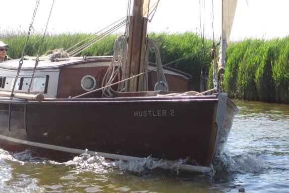 Hustler2_Sailing